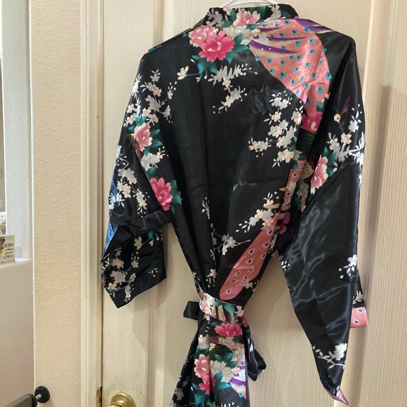 NWOT BLACK FLORAL BRIDESMAID ROBE (ONE SIZE) - Picture 3 of 4